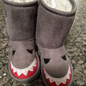 shark muk luks